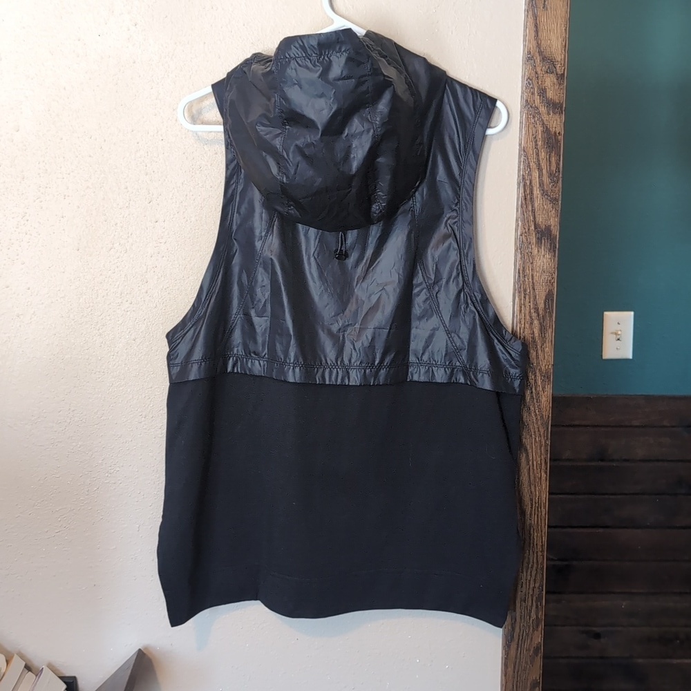 Under Armour Black Hooded Zip Up Vest - Picture 4 of 7
